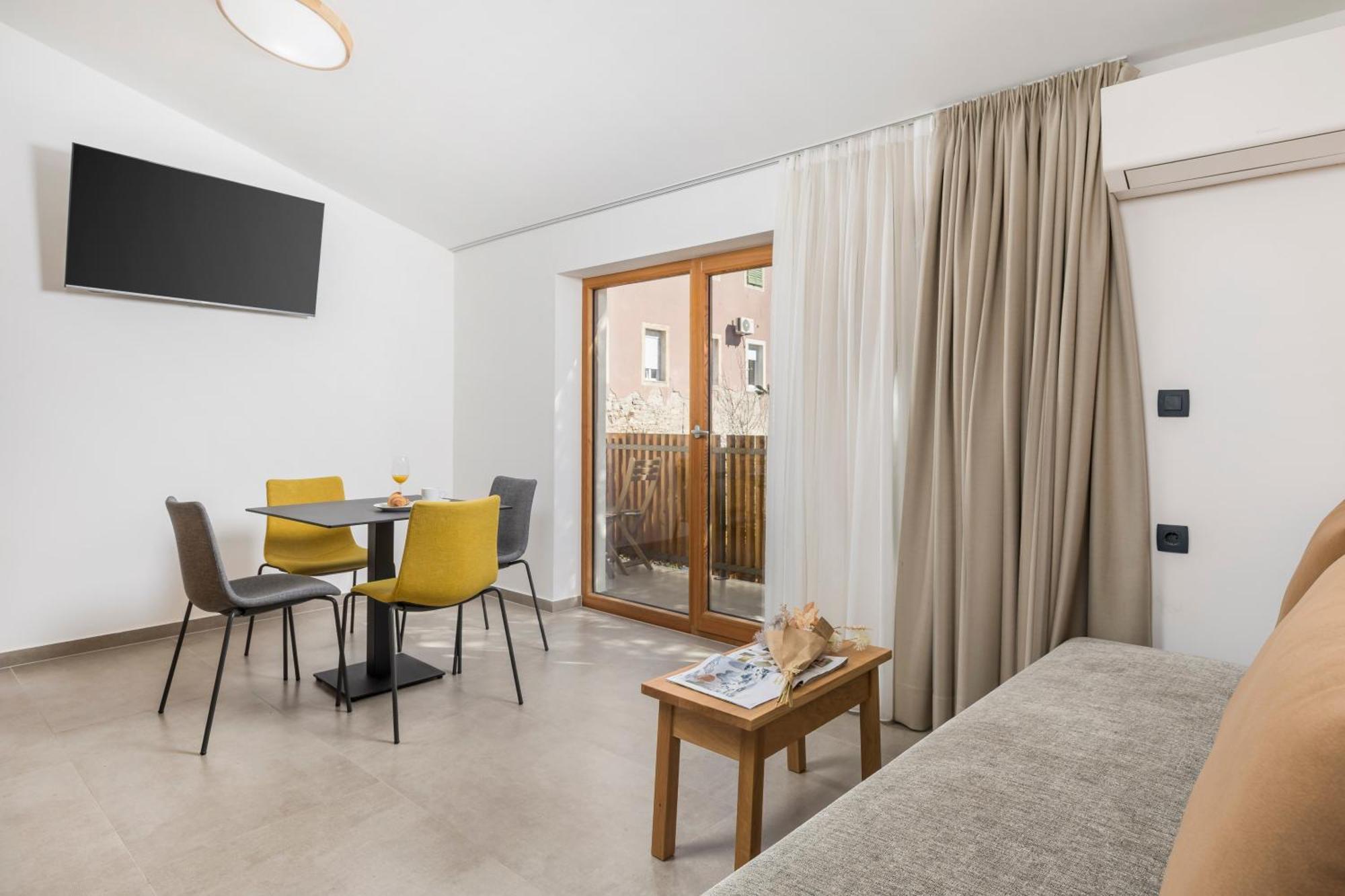 Pula Residence Rooms And Apartments Old City Center Exterior photo