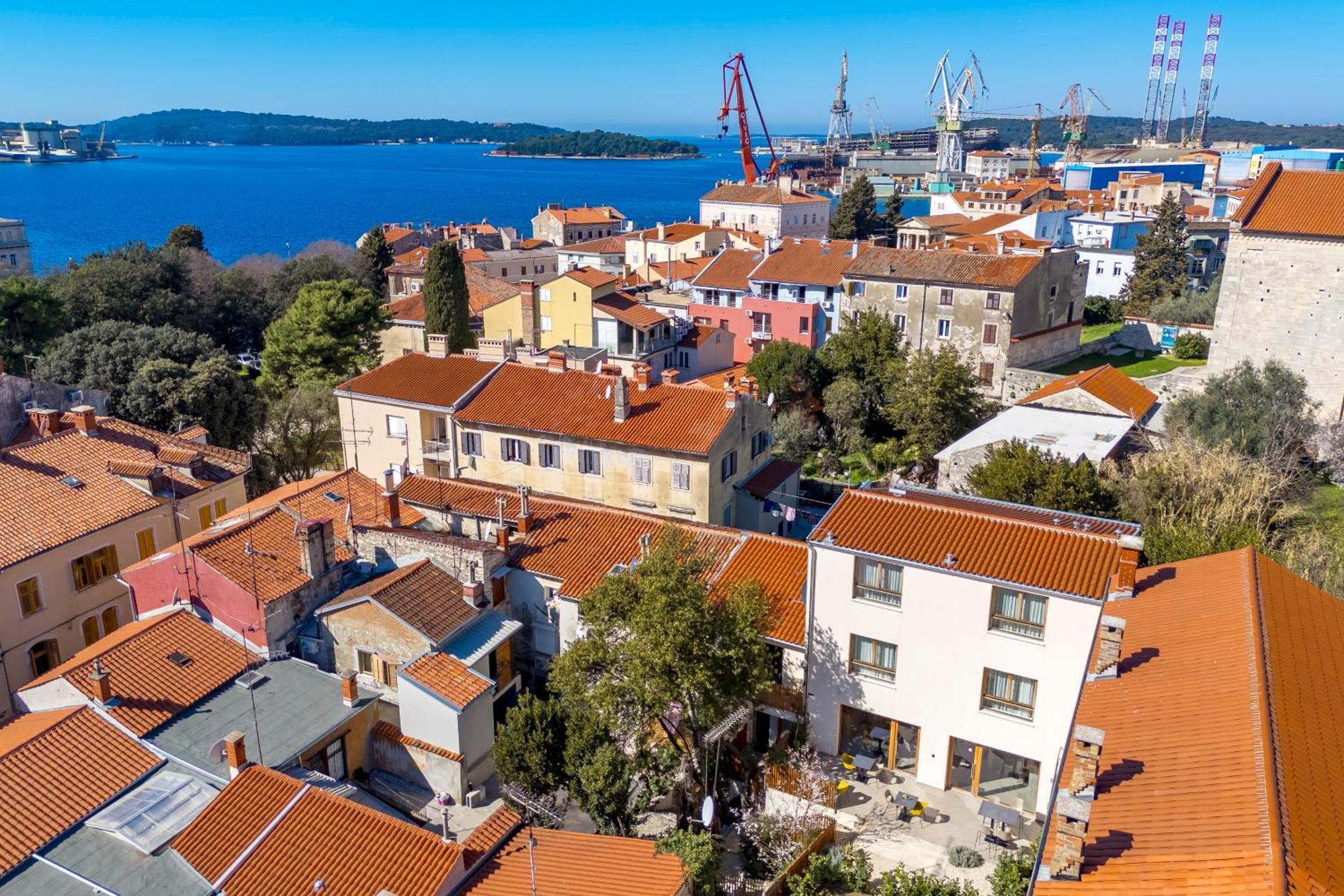 Pula Residence Rooms And Apartments Old City Center Exterior photo