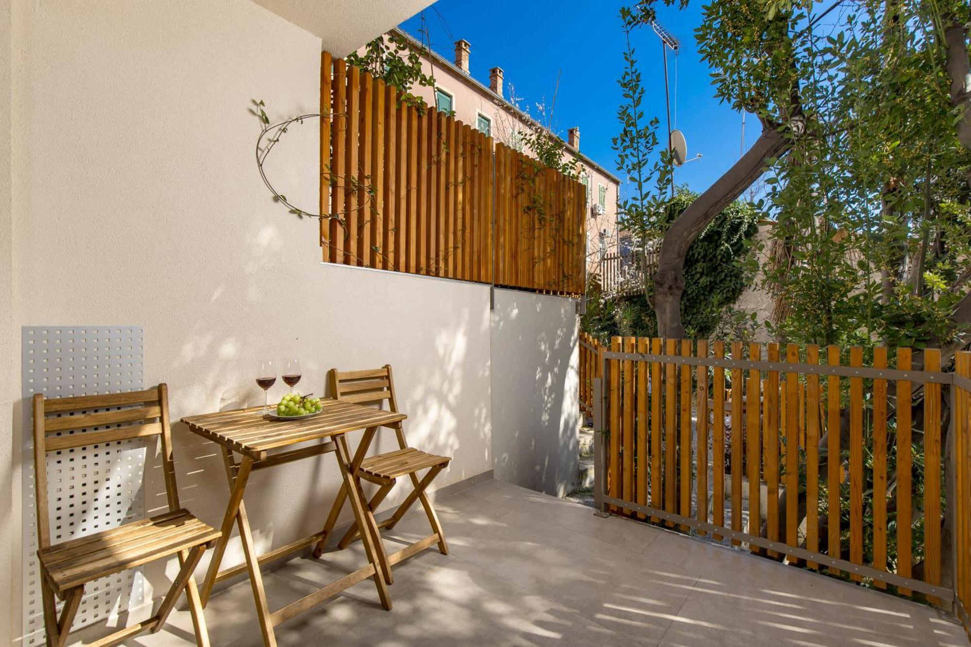 Pula Residence Rooms And Apartments Old City Center Exterior photo